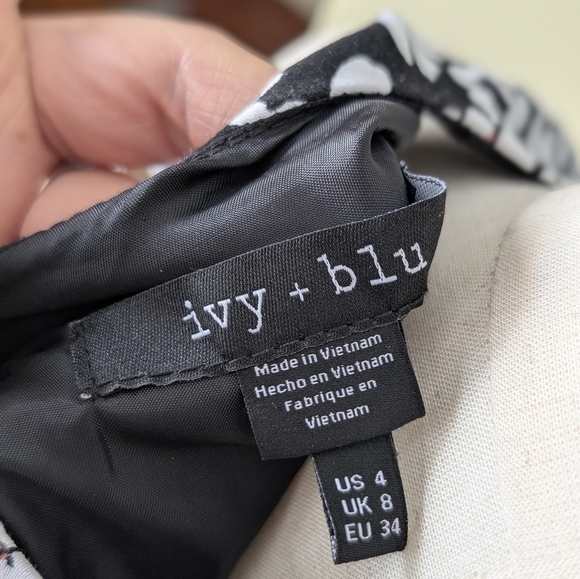 Ivy + Blu Women's Size 4 Black and White Floral Sleeveless Lined Midi Dress - Picture 9 of 12